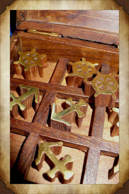 SHIPWHEEL AND ANCHOR-SHAPED 0s AND Xs