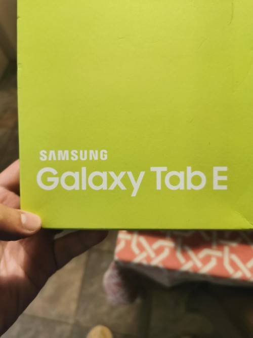 Samsung Galaxy Tab E - 3G 8gb - complete in its box - box opened but device is brand new