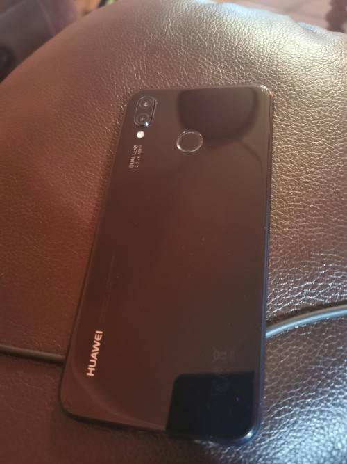 Huawei P20 Lite - Midnight Black 64gb, screen cracked but still works 100%