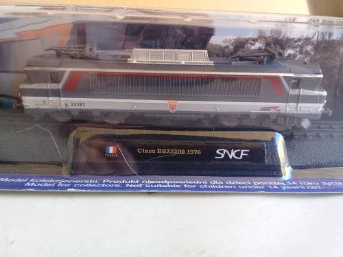 Static 1/144 SNCF locomotive still sealed as new