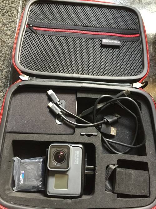 GOPRO HERO 5 | 2 BATTERIES | USB CABLE | 2 X TYPE-C USB |CHARGER|CASING|POUCH*GOOD CONDITION