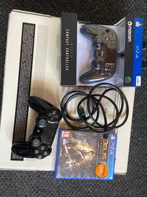 BOXED PS4 PRO CONSOLE8 1TH HDD*MODEL:CUH-7216B*I GAME(DEUS EX)*2 CONTROLLERS(SONY andNACON)