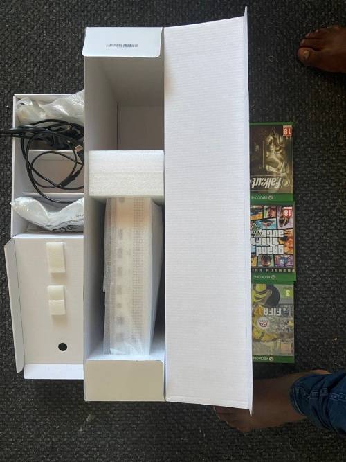 BOXED AS NEW * XBOX ONE S * 1 TB *4K BLU-RAY*HDMI CABLE* 1 CONTROLLER *HDMI ,POWER and USB CABLES .