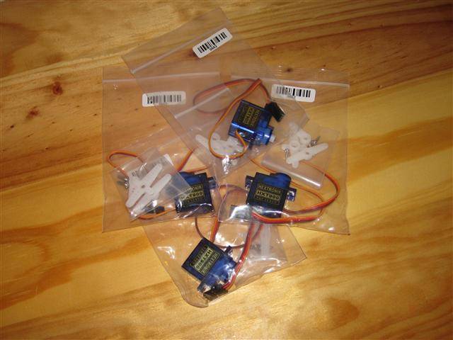 9 gram Servo HXT900 4 pack