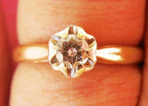UK HALLMARKED 9CT YELLOW GOLD .13 CARAT DIAMOND SOLITAIRE RING SIZE M
