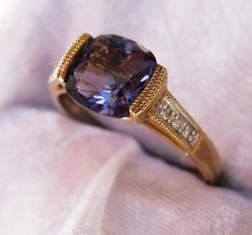 ***MONEY-BACK GUARANTEE*** A FINE 9CT YELLOW GOLD GORGEOUS IOLITE & DIAMOND RING SIZE Q