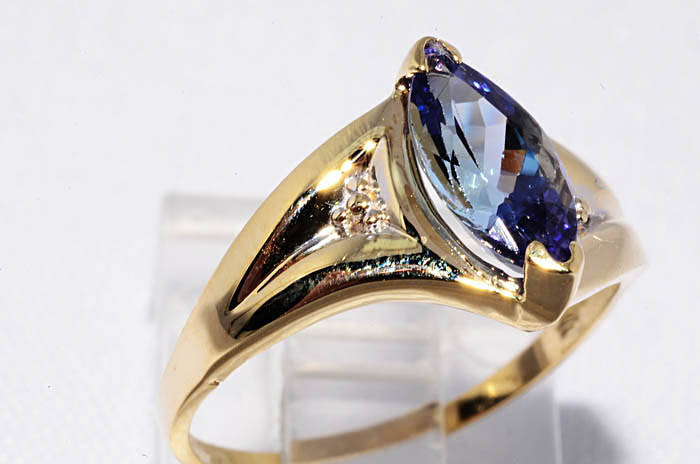 0.81CT SOLITAIRE MARQUISE CUT TANZANITE RING