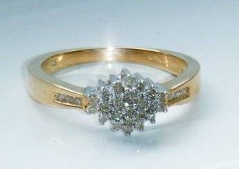SUPERB 9CT YELLOW GOLD .25 CARAT DIAMOND CLUSTER ENGAGEMENT RING SIZE N