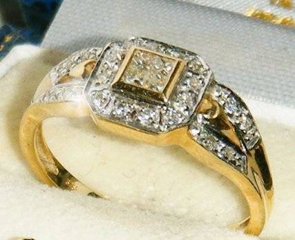 ***R18 400***SUPERB 9CT YELLOW GOLD .33 CARAT PRINCESS DIAMOND ENGAGEMENT RING SIZE N