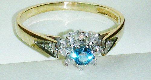 LOVELY 9CT GOLD BLUE TOPAZ & DIAMOND RING SIZE K