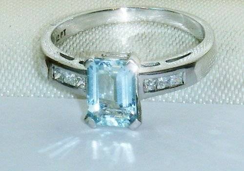 UK HALLMARKED 9CT WHITE GOLD AQUAMARINE & PRINCESS DIAMOND RING SIZE K
