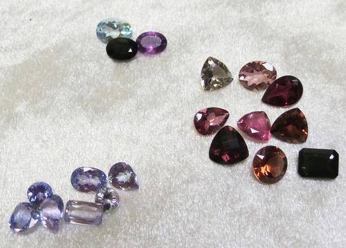 A WHOPPING 23.5CT MIXED GEMS (TANZANITE, TOURMALINE ETC) BUNDLE!!!