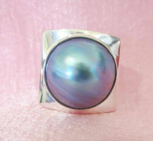 ***IN STOCK!!*** HEAVY  solid Silver Bulky Mabe Pearl ring