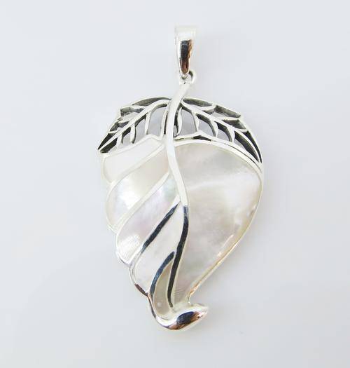 ***IN STOCK!!*** LOVELY REAL MOTHER OF PEARL GEMSTONES SOLID STERLING SILVER STAMPED 925 PENDANT