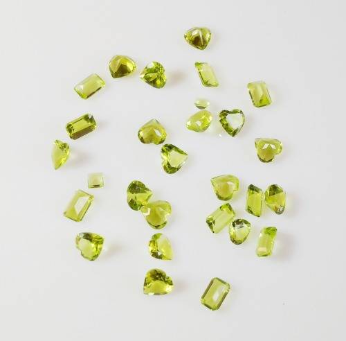 ***IN STOCK!!!***28 PERIDOTS TOTALLING 20CT