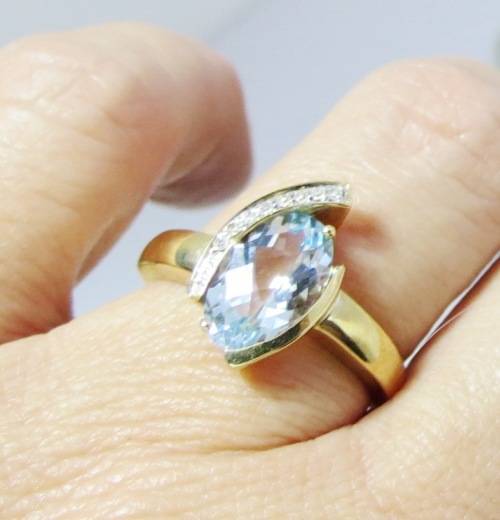 ***IN STOCK***GORGEOUS TOPAZ AND DIAMOND SOLID 14 CT GOLD DRESS RING