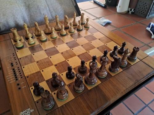 Huge electronic wood chess set AVE