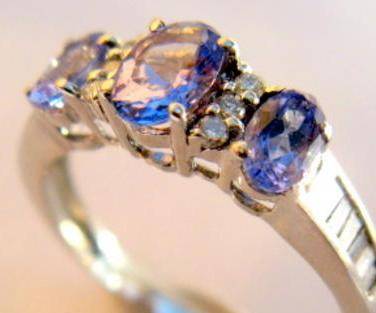 ***R19 330*** 9CT GOLD TANZANITE & DIAMOND RING N
