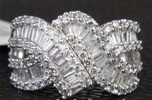 ***R77 540*** A WHOPPING 4.55CT DIAMOND 14K WHITE GOLD RING