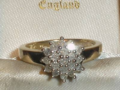 LOVELY 9CT SOLID GOLD .25ct DIAMOND CLUSTER RING - Size H