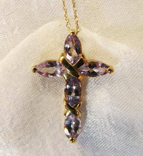 **R18 347**  9CT GOLD TANZANITE PENDANT & CHAIN