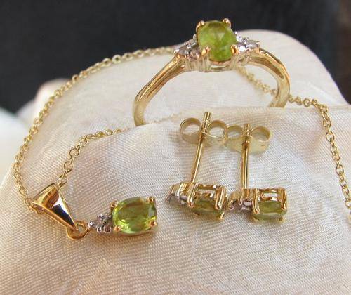 2ct Gold Plated .925 Sterling Silver Peridot & Real Diamond Pendant Set