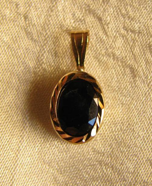 ***R600*** 9CT GOLD SAPPHIRE PENDANT