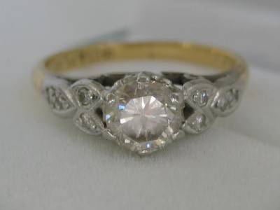 ***R45 200*** SOLID 18CT GOLD & PLATINUM DIAMOND SOLITAIRE STYLE RING