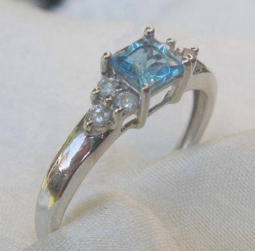 ***MONEY-BACK GUARANTEE*** A FINE 9CT WHITE GOLD BLUE TOPAZ & DIAMOND ETERNITY RING SIZE N