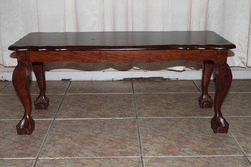 VINTAGE BALL & CLAW LOUNGE TABLE,STUNNING AND BEAUTIFULL TABLE TO HAVE