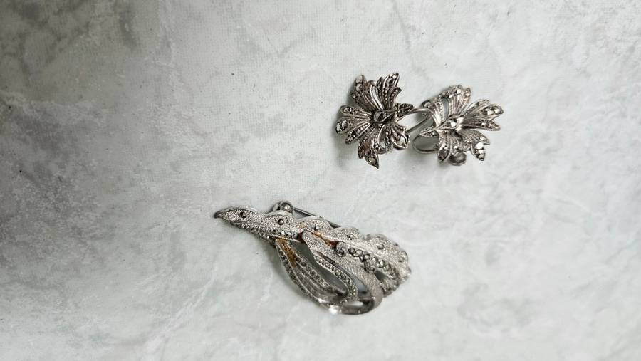 Beautiful vintage brooch with earings