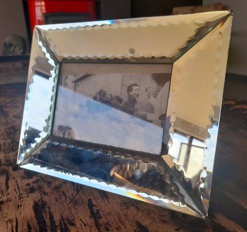 beautyful looking mirror picture frame