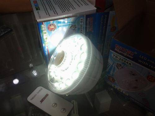 Wholesale - Emergency Reghargeable 23 LED Lamp Light with remote, auto on and off