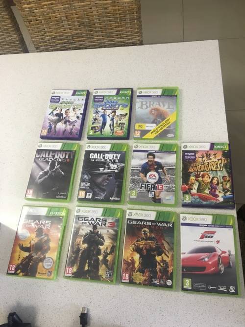 Xbox 360 S + 2 Wireless Controllers + Xbox 360 Kinect + 11 games