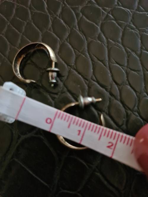 9ct solid gold round hoop earings 1.5cm across, 4mm wide D shape