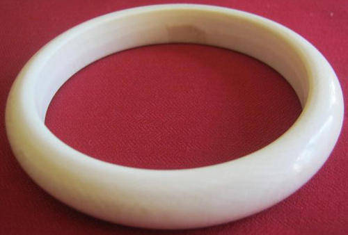 BEAUTIFUL, BEAUTIFUL OLD, SMOOTH AND CREAMY, SOLID IVORY BANGLE