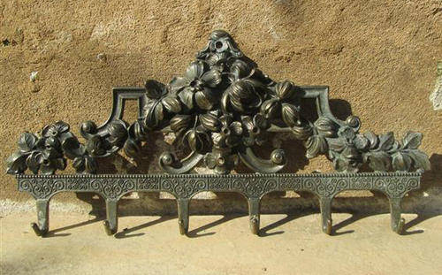 BRONZE LOOKING, ORNATE FLORAL DESIGN, METAL KEY HOLDER, MADE IN ITALY.