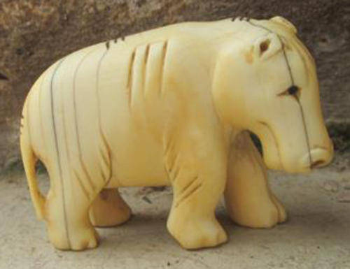 ANTIQUE ?? VINTAGE,  ESKIMO CARVING OF A POLAR BEAR FROM WALRUS IVORY.