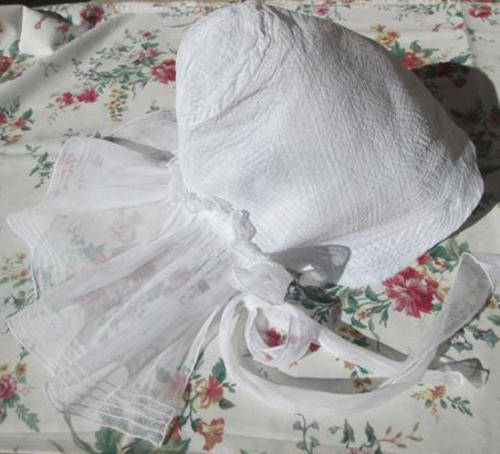 VINTAGE REPRODUCTION OF A VICTORIAN LADIES SUN BONNET