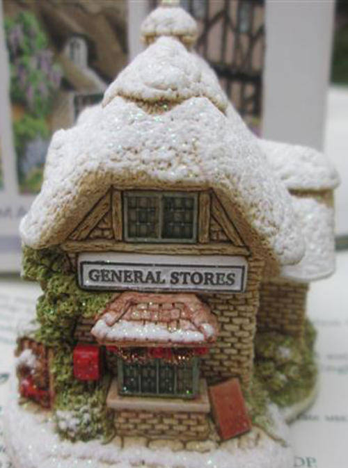MAGICAL CHRISTMAS " CHRISTMAS STORES  "  LILLIPUT LANE  PERFECT TO TOP YOU CHRISTMAS CAKE....