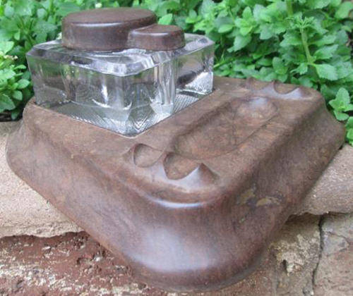 VINTAGE BAKELITE INK WELL AND PEN STAND WITH HEAVY GLASS INK BOTTLE, MADE IN ENGLAND