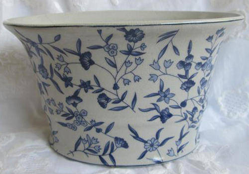VINTAGE OVAL SHAPED BLUE AND WHITE PORCELAIN BOWL, FLORAL DESIGN.