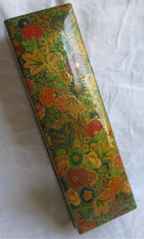 VINTAGE INDIAN, HAND PAINTED, BLACK LACQUER RECTANGULAR  TRINKET BOX, FLORAL DESIGN.