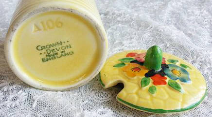 VINTAGE CROWN DEVON, ENGLAND, JAM OR SUGAR JAR WITH LID EXCELLENT CONDITION.