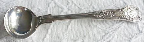 GOOD HEAVY QUALITY, SILVER PLATED, VINTAGE, KINGS PATTERN, SALT SPOON, EXCELLENT CONDITION.