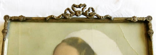 VINTAGE PHOTO FRAME CONTAINING A BEAUTIFUL COLOUR PHOTO OF YOUNG WOMAN, NEWSPAPER CLIPPING INCLUDED