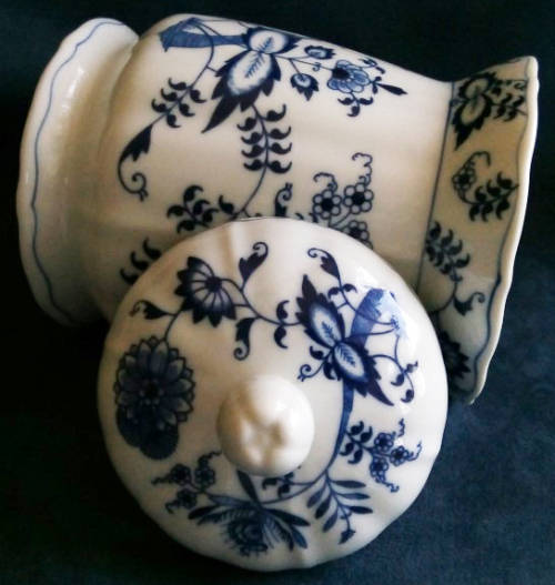 LARGE VINTAGE CANISTER BLUE DANUBE JAPAN, ONION DESIGN, UNDER GLAZE DECORATED PORCELAIN