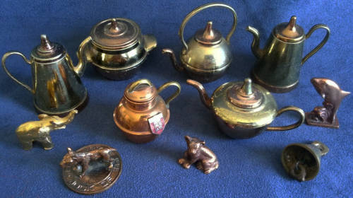 ASSORTMENT OF 11 VINTAGE PRINTERS TRAY BRASS AND COPPER MINIATURES