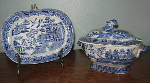 ANTIQUE BLUE AND WHITE, SAUCE OR GRAVY TUREEN ,WITH  SAUCER
