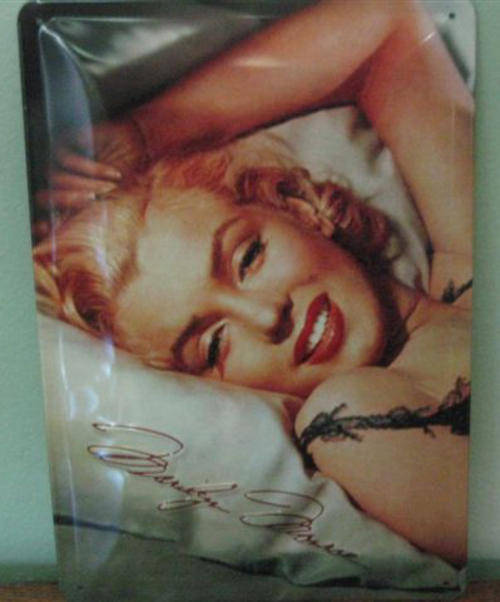 R1.00 !!! MARILYN MONROE, BAKED ENAMMEL AND EMBOSSED METAL SIGN, 20 X 30 CM.